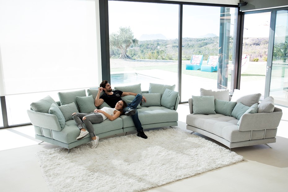 pareja-sofa